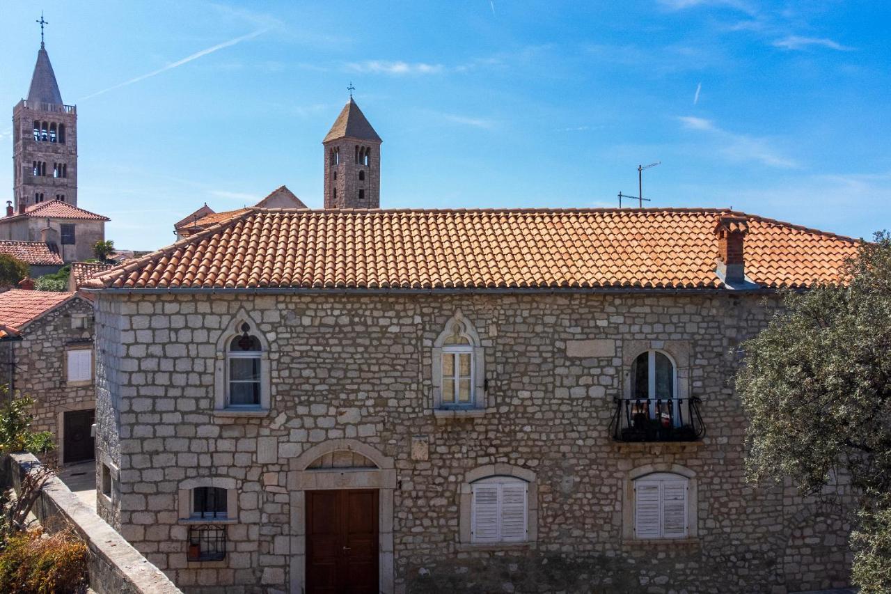 Julietta Rab Town