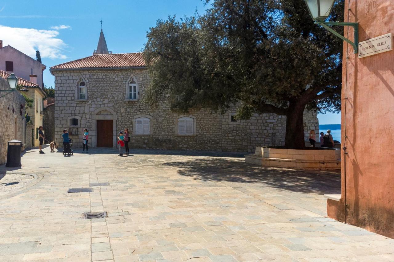 Julietta Rab Town